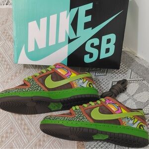 Nike SB Dunk Low De La Soul Collaboration Sneakers